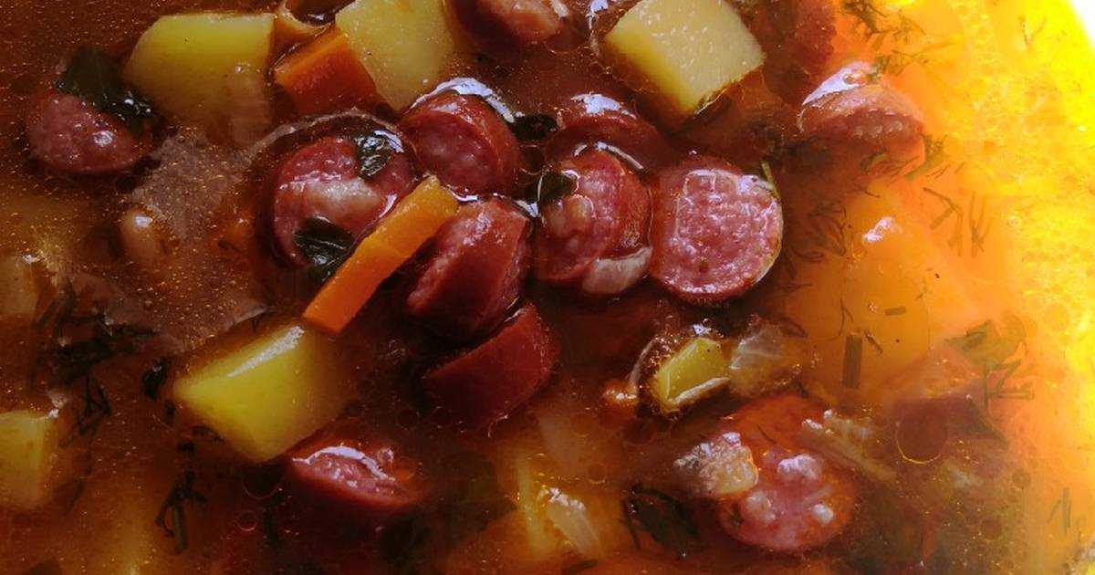 Фасолевый суп с баварскими колбасками, чесноком и зеленым яблоком - невероятно вкусный и густой суп, с богатым вкусом и прекрасным ароматом