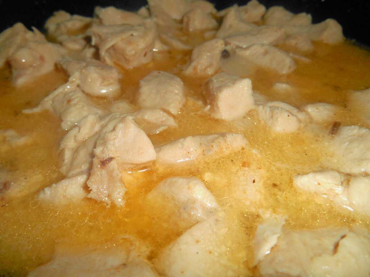 Сметанный соус: рецепты для курицы, макарон, рыбы, котлет и тефтелей, как приготовить с чесноком, грибами, сыром и сколько хранить