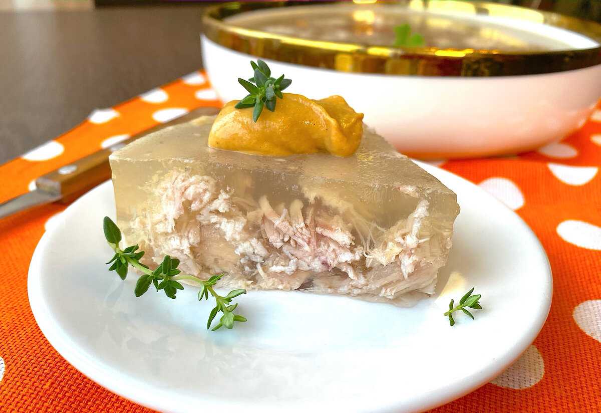 Холодец из курицы - 8 быстрых и вкусных рецептов (пошагово)