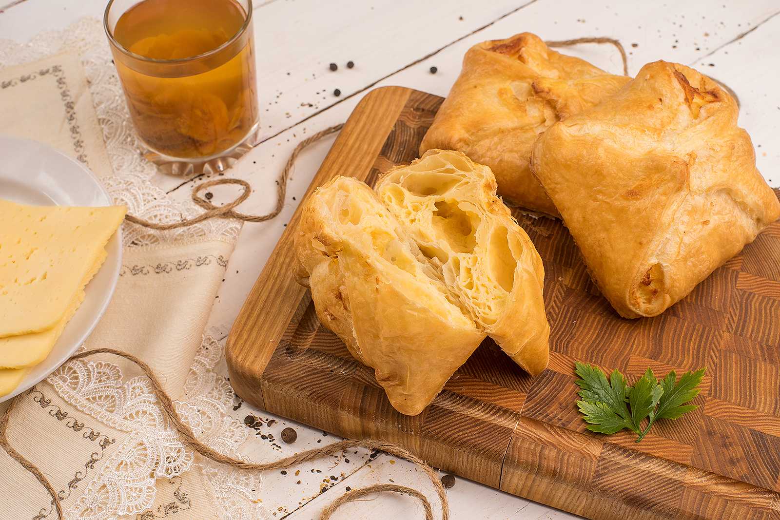Хрустящая и сочная самса в духовке: рецепты