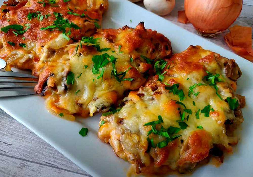 Мясо по французски в духовке - рецепты из свинины, говядины, курицы, с картошкой, помидорами, ананасом
