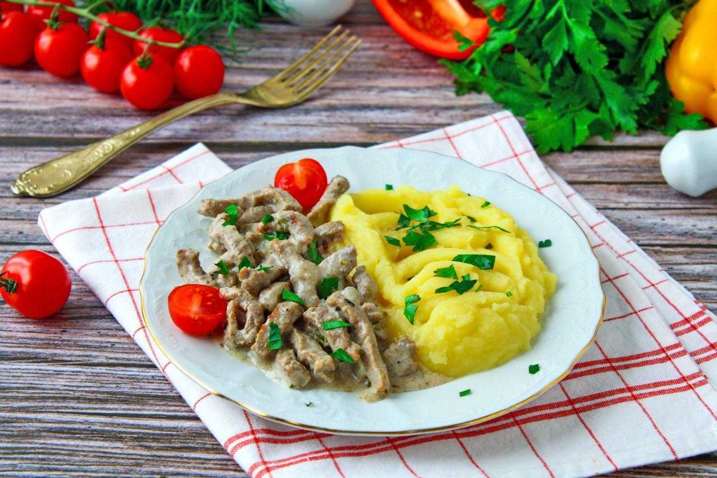 Гуляш из говядины с подливкой — классические рецепты как в детском саду