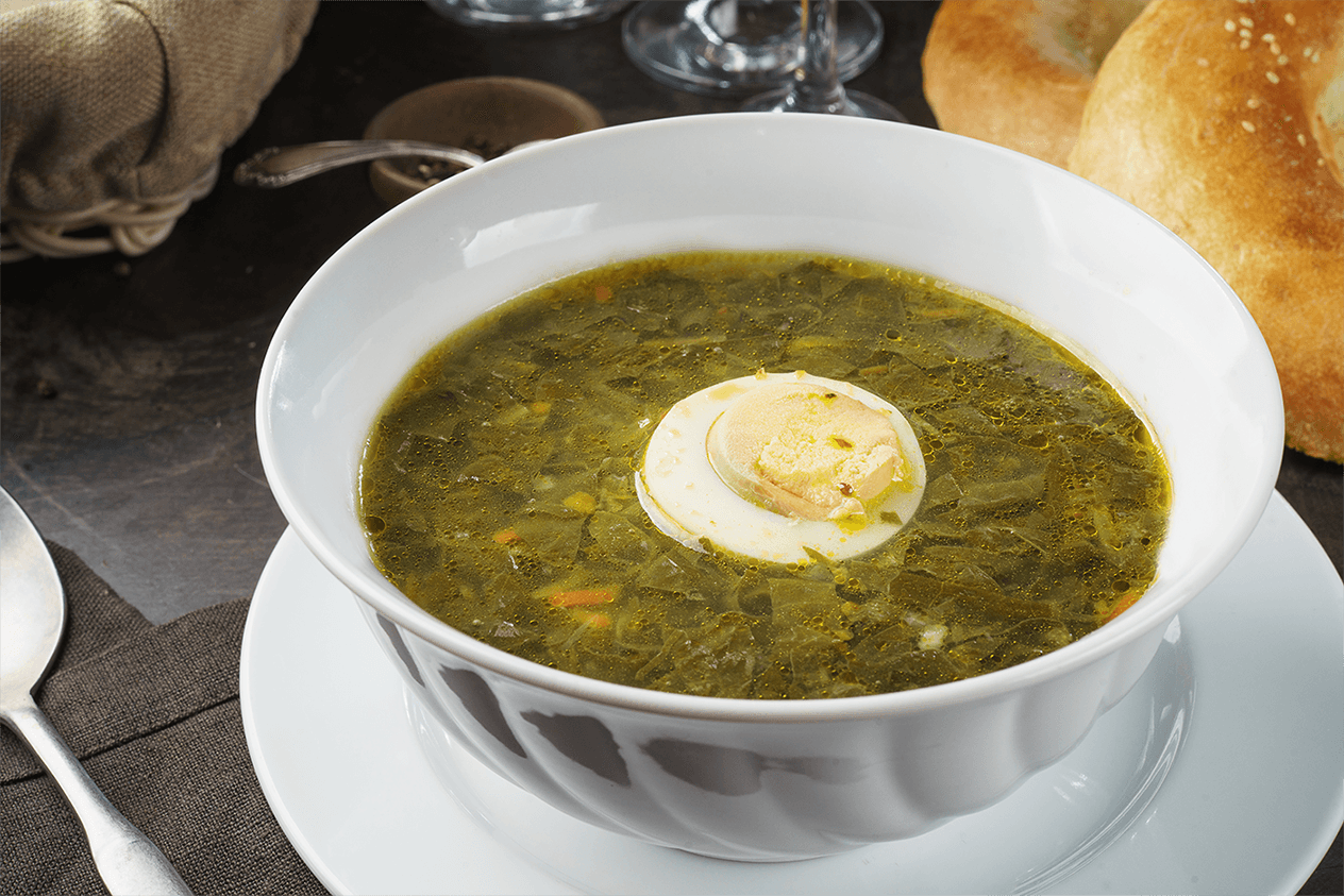 Щавелевый суп рецепт без яйца. Зеленый борщ со шпинатом и щавелем. Щи зеленые. Щи с щавелем. Щи из шпината.