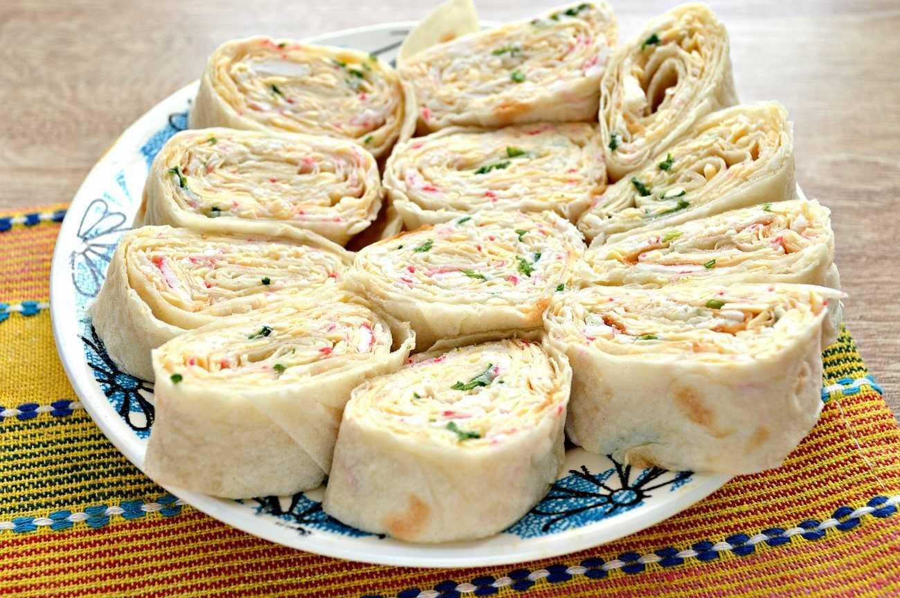 Лаваш с крабовыми палочками – 21 вкусный рецепт закуски от рулета до пирожков (с фото)
