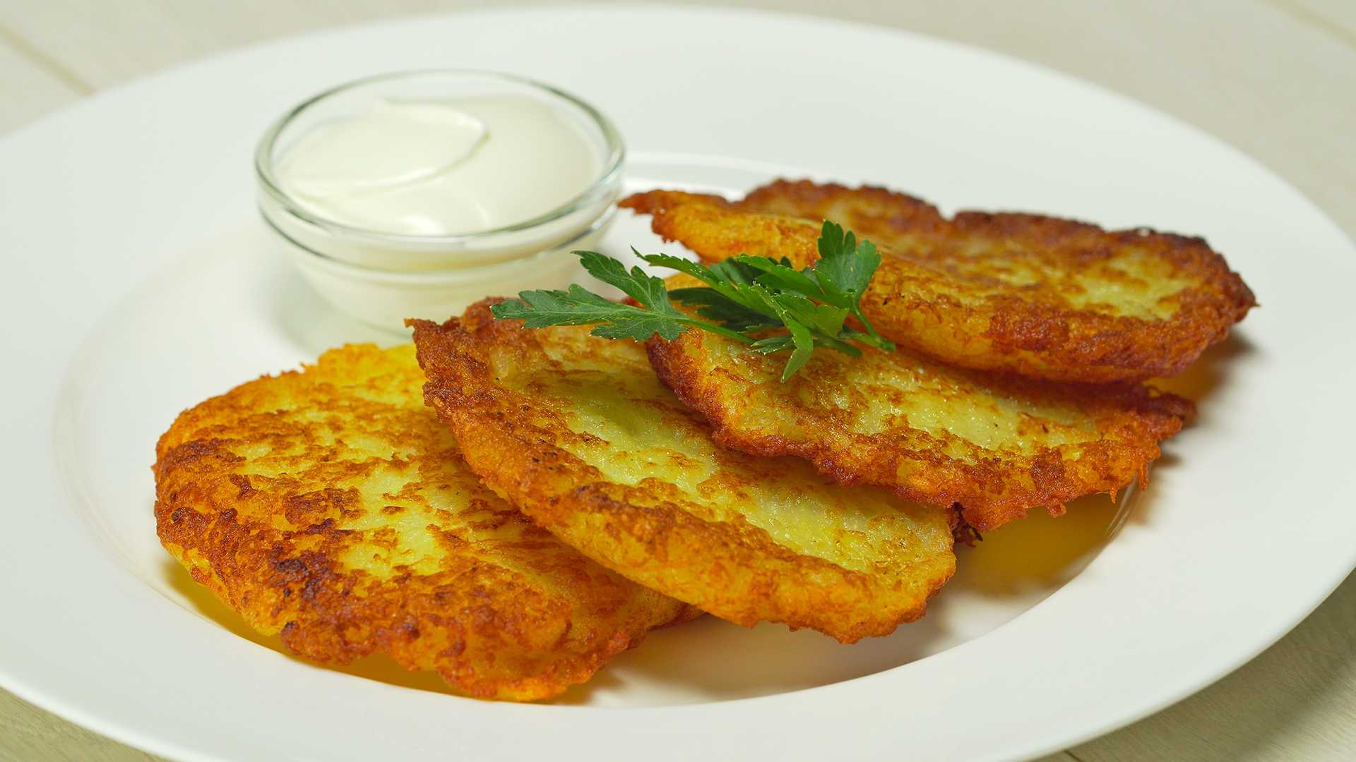 Драники картофельные - классические рецепты на сковороде