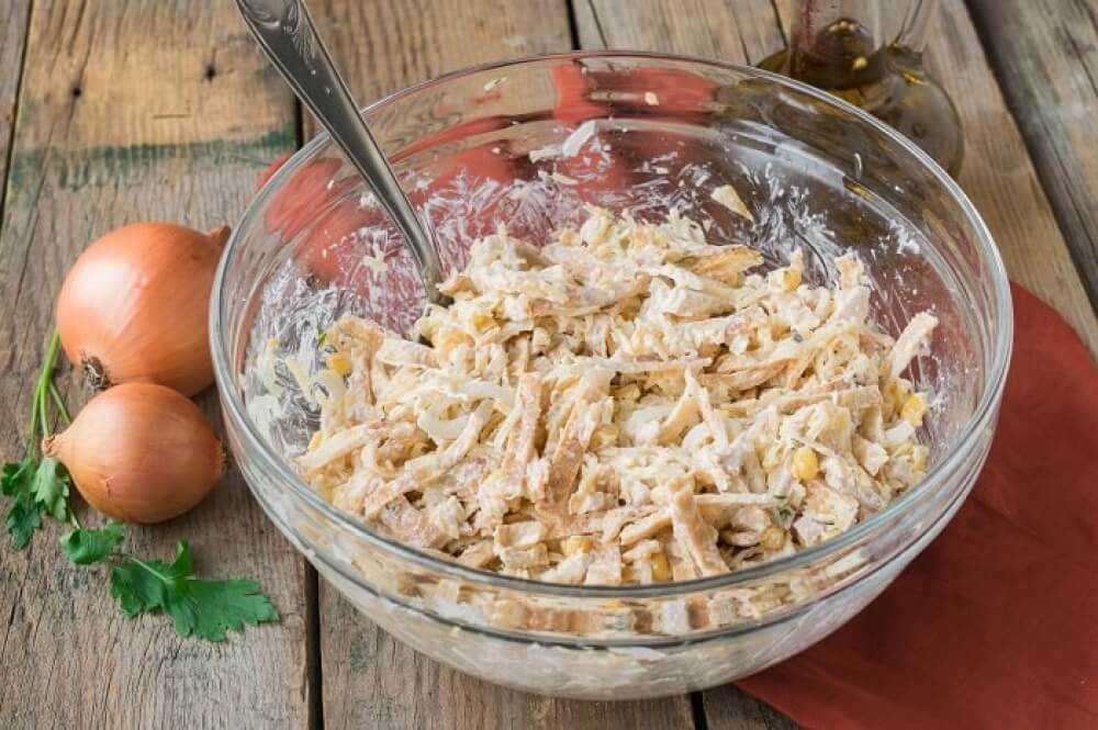 Салаты с копченой курицей — 17 очень вкусных рецептов