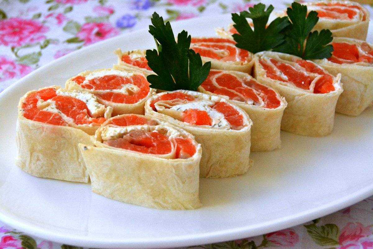 Рулет из лаваша с красной рыбой: 4 пошаговых рецепта с фото