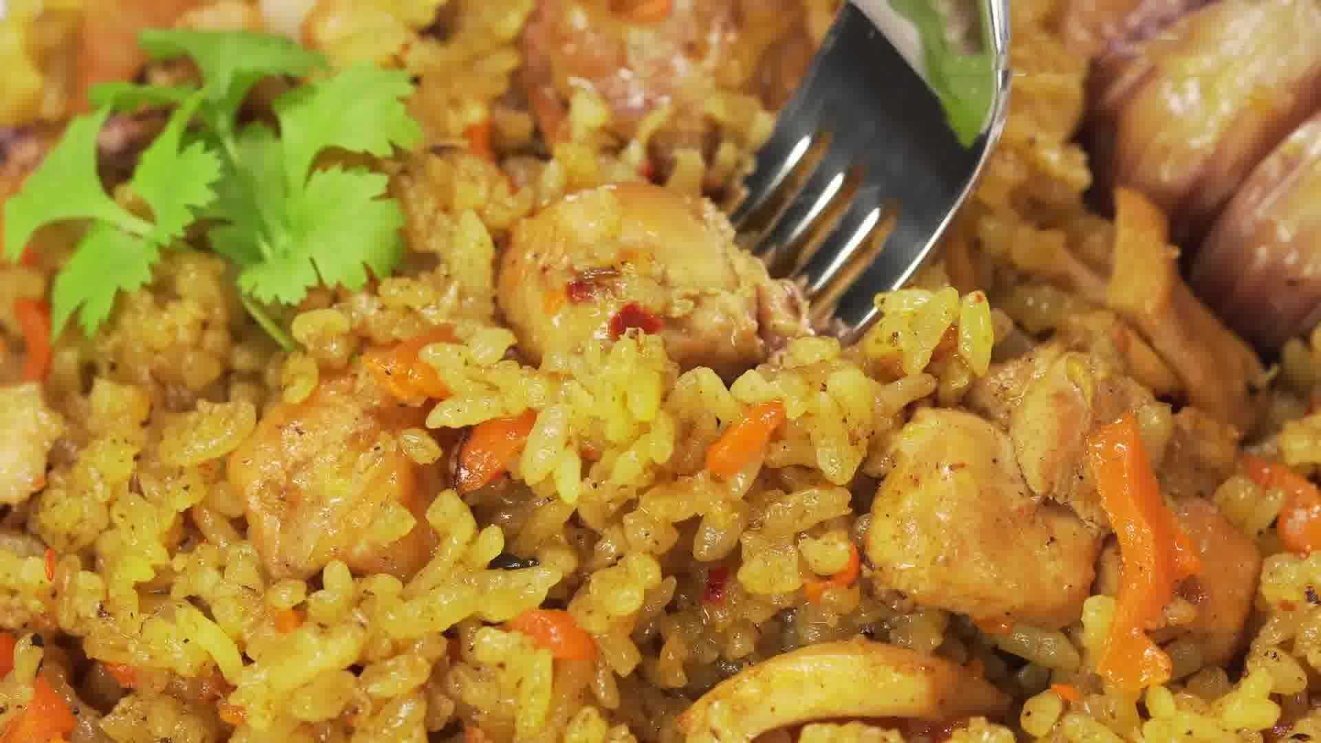 Плов с сердечками куриными в казанке