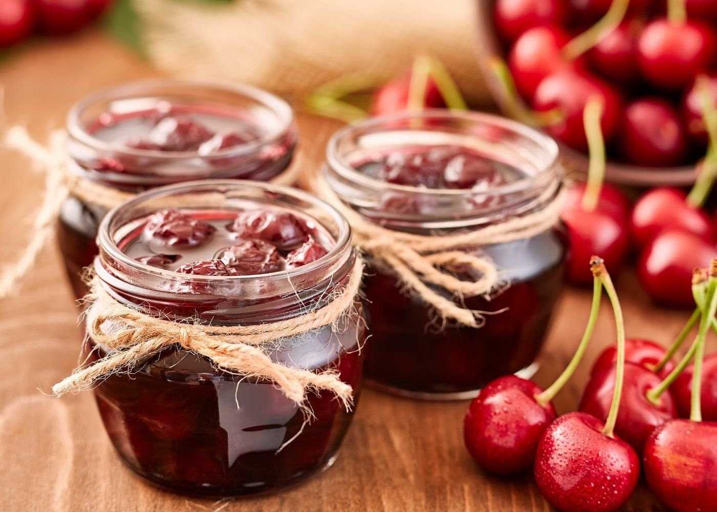 Рецепты салатов, первых блюд, закусок, вторых блюд, гарниров, закаток, выпечек, десертов и напитков | wowcook.net 
варенье из черешни без косточек на зиму | wowcook.net