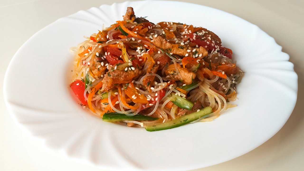 Фунчоза с курицей и овощами