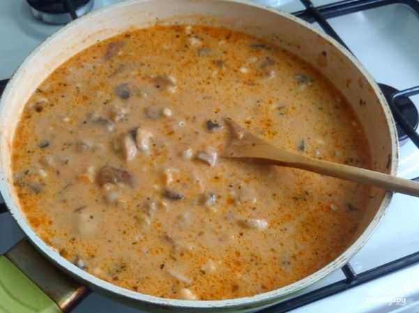 Подлива для гречки. рецепты с мясом и без, с курицей, с сосисками и грибной соус.