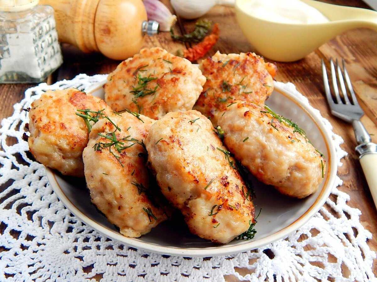 Котлеты из куриного фарша: пошаговый рецепт с фото на сковороде