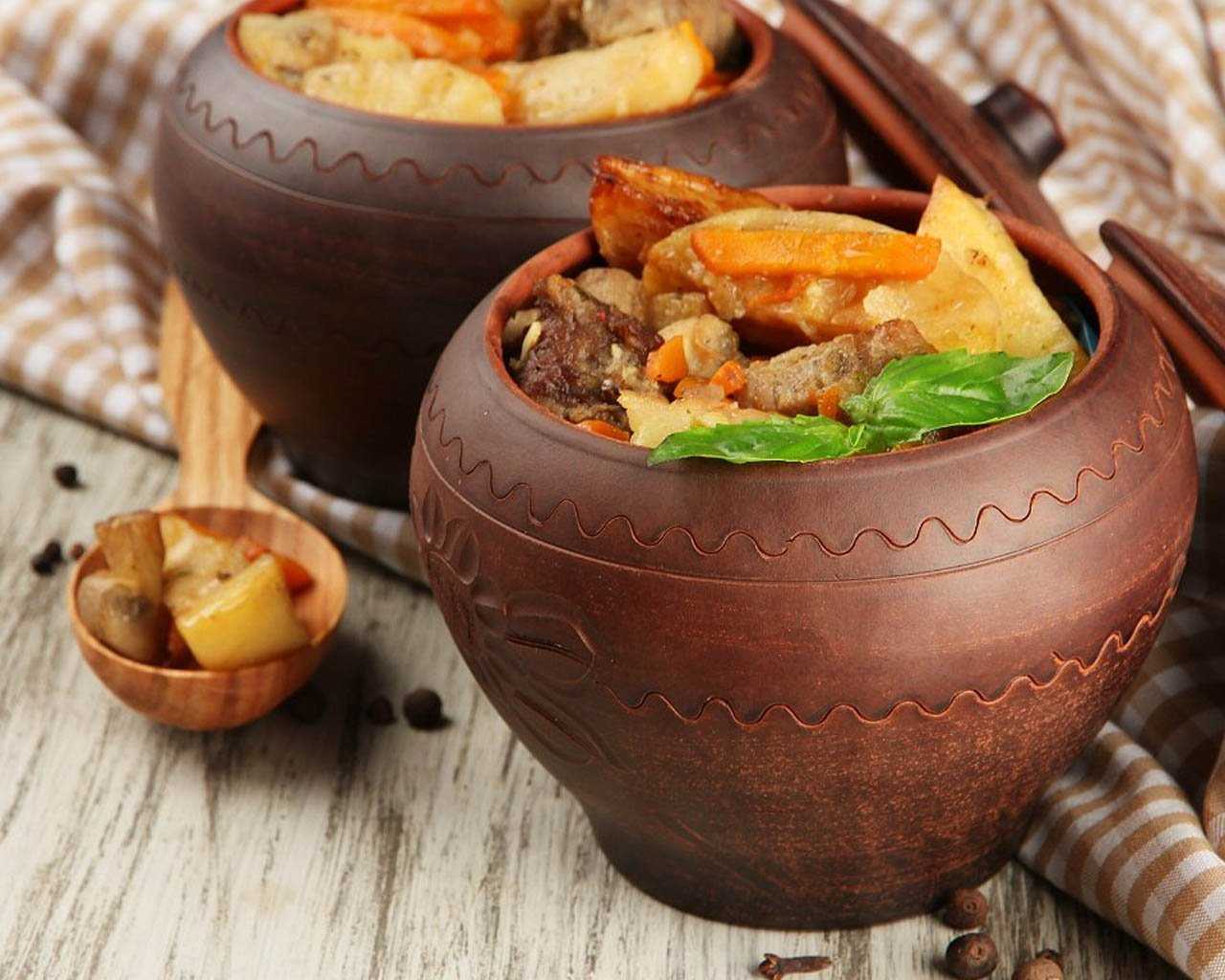 Жаркое по-домашнему из курицы с картошкой — 6 очень вкусных рецептов