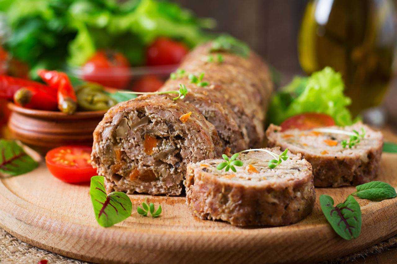 Рулетики из свинины с грибами и сыром - 11 пошаговых фото в рецепте