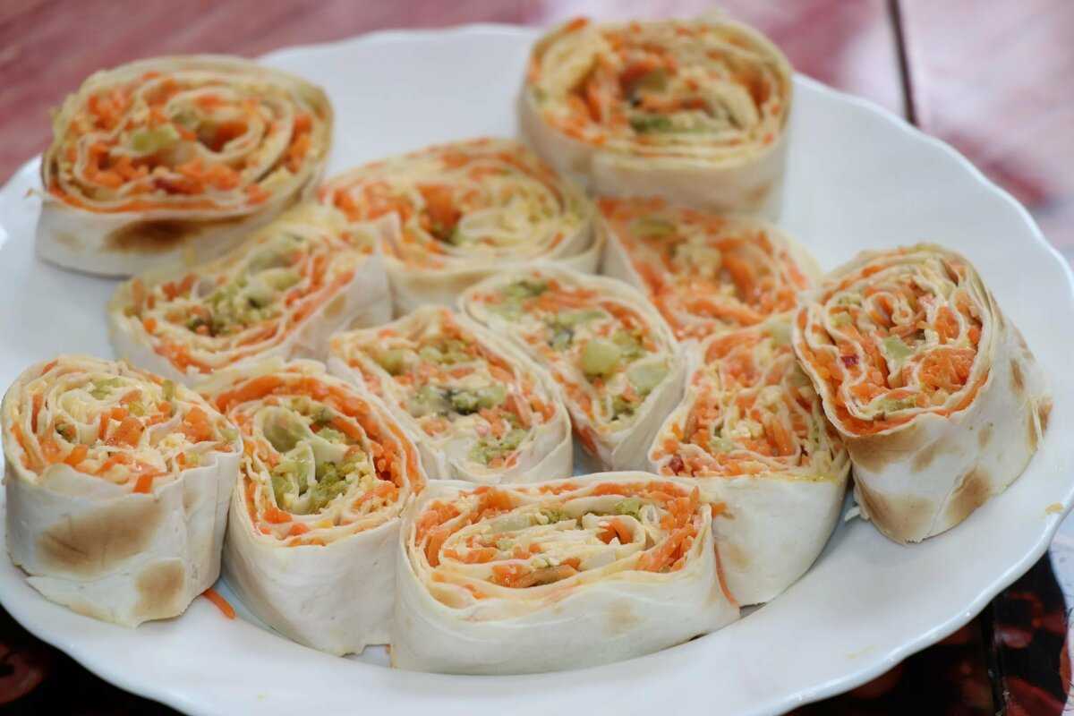 Рулеты из лаваша с корейской морковкой — домашние рецепты вкусной закуски к праздничному столу