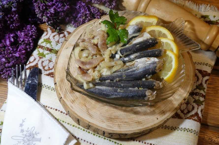 Салака в томатном соусе с овощами