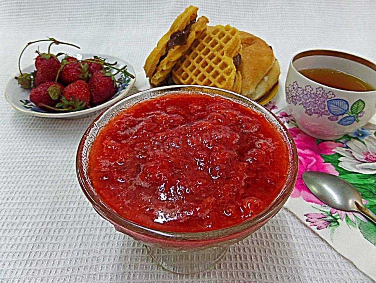 Клубника с сахаром без варки на зиму: 7 лучших рецептов для холодильника и морозилки