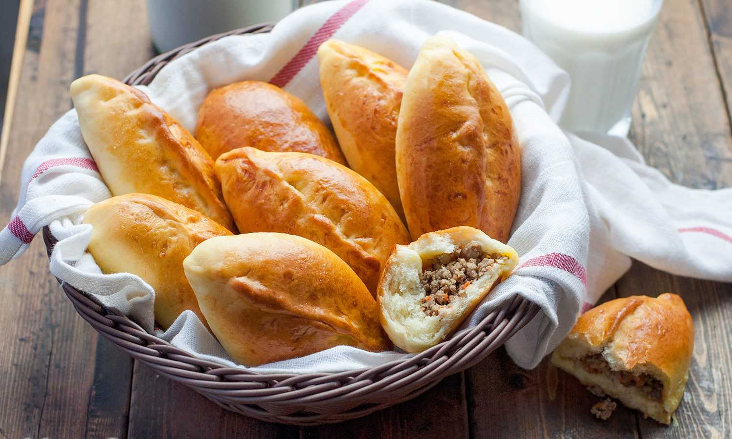 Пирожки с мясом в духовке — 5 рецептов из дрожжевого теста