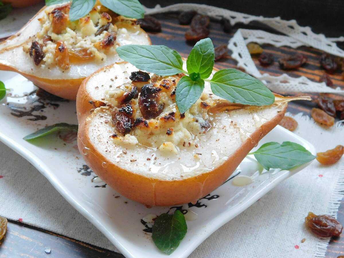 Груши рикотта, мёд, корица, печенье. запеченная груша в духовке сыр