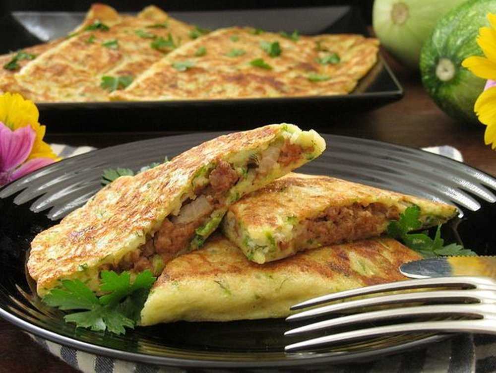 Кабачковые чебуреки с фаршем и сыром