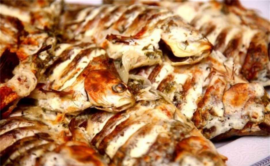 Карась в духовке – простейшие рецепты вкусного запекания
карась, запеченный в духовке — вкусные рецепты с фото. карась запеченый - рецепты приготовления в духовке