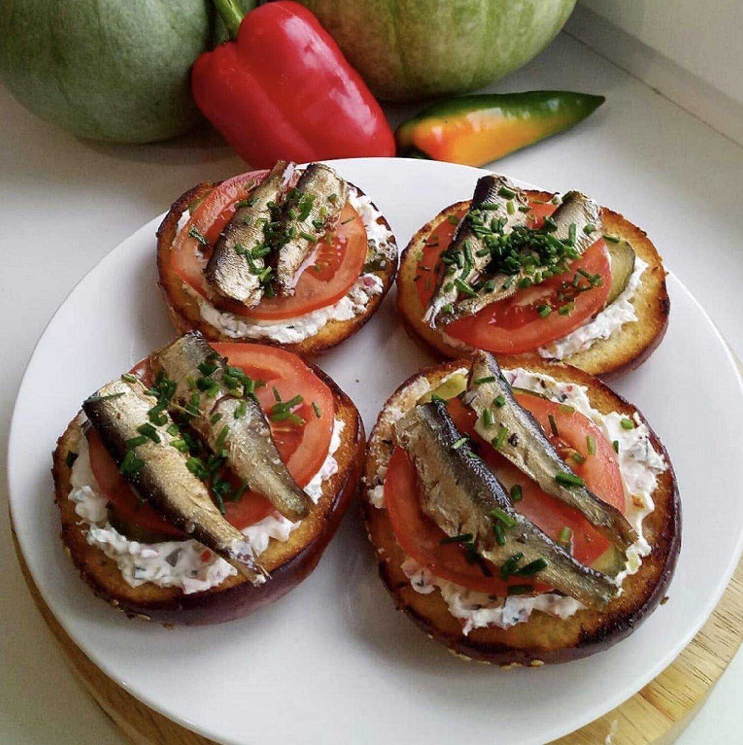 Бутерброды с красной рыбой: 11 вкусных и простых рецептов на праздничный стол