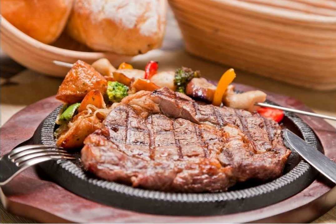 Отличные рецепты свиных ребрышек с картошкой в духовке — вкусно, сочно, просто