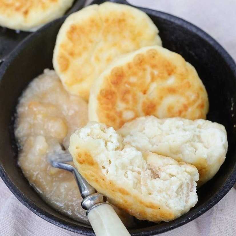 Пышные сырники из творога с манкой на сковороде как в садике