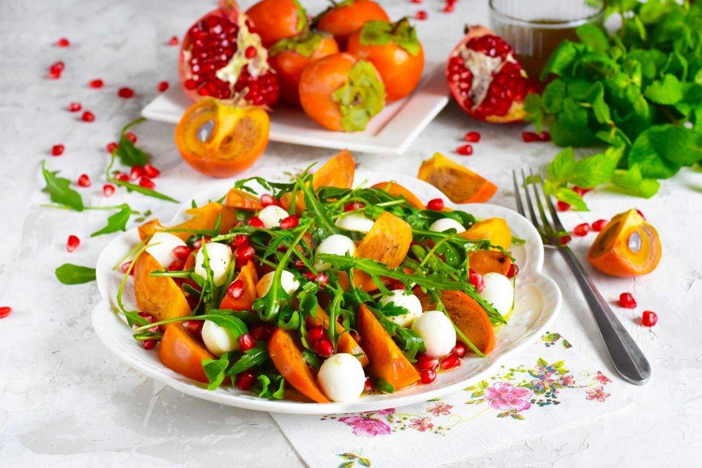 Салат с хурмой и курицей - 10 пошаговых фото в рецепте