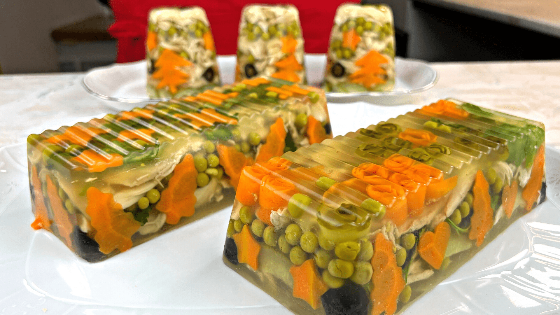 Заливное из курицы с желатином - 7 праздничных рецептов