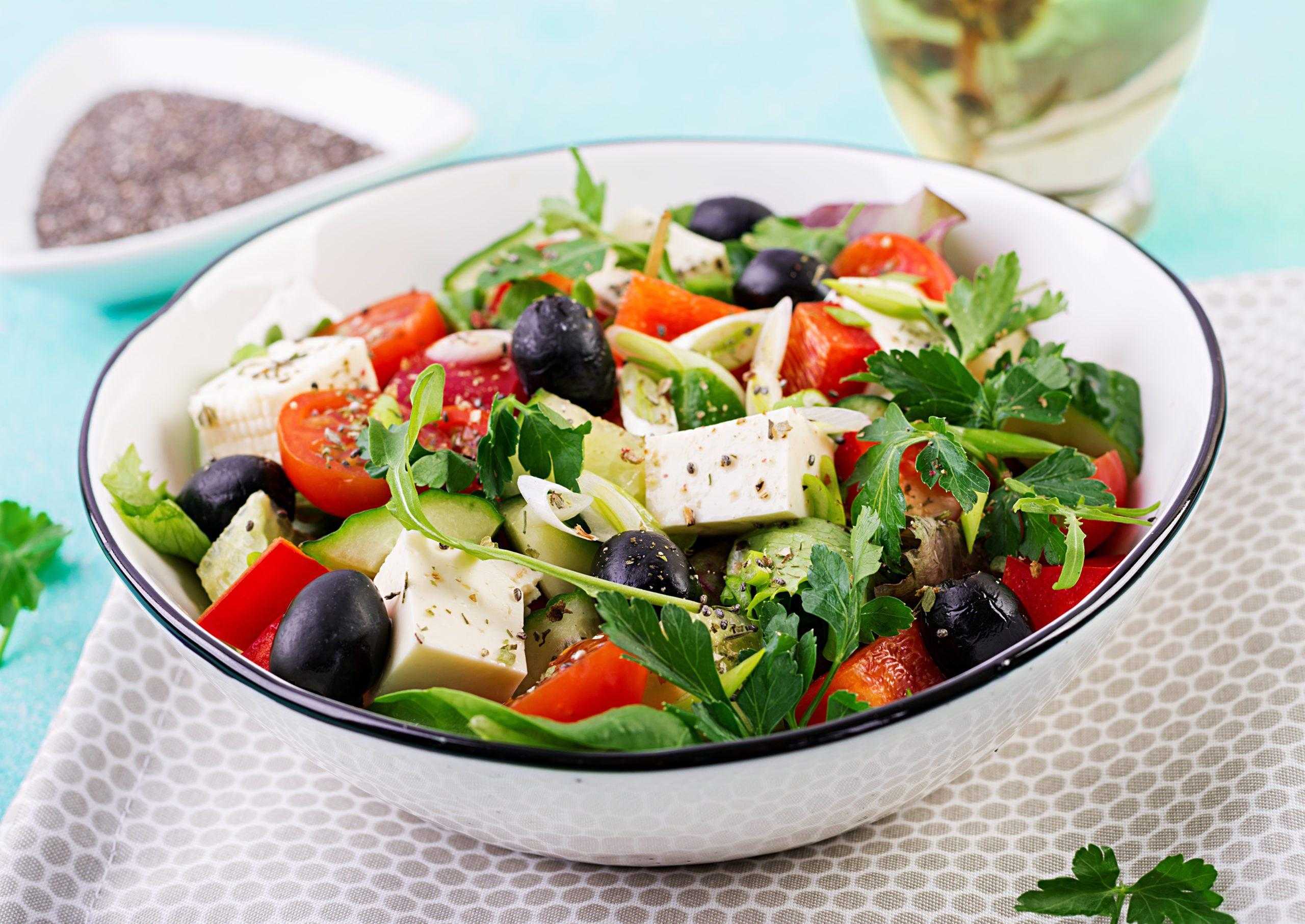 Простой рецепт греческого салата в домашних условиях