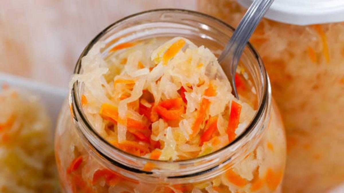 Очень вкусная капуста на зиму — 11 рецептов в банках