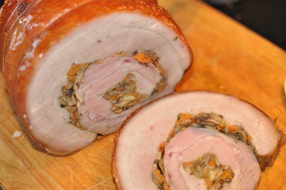 Рулет из свинины запеченный в духовке. рецепты в домашних условиях