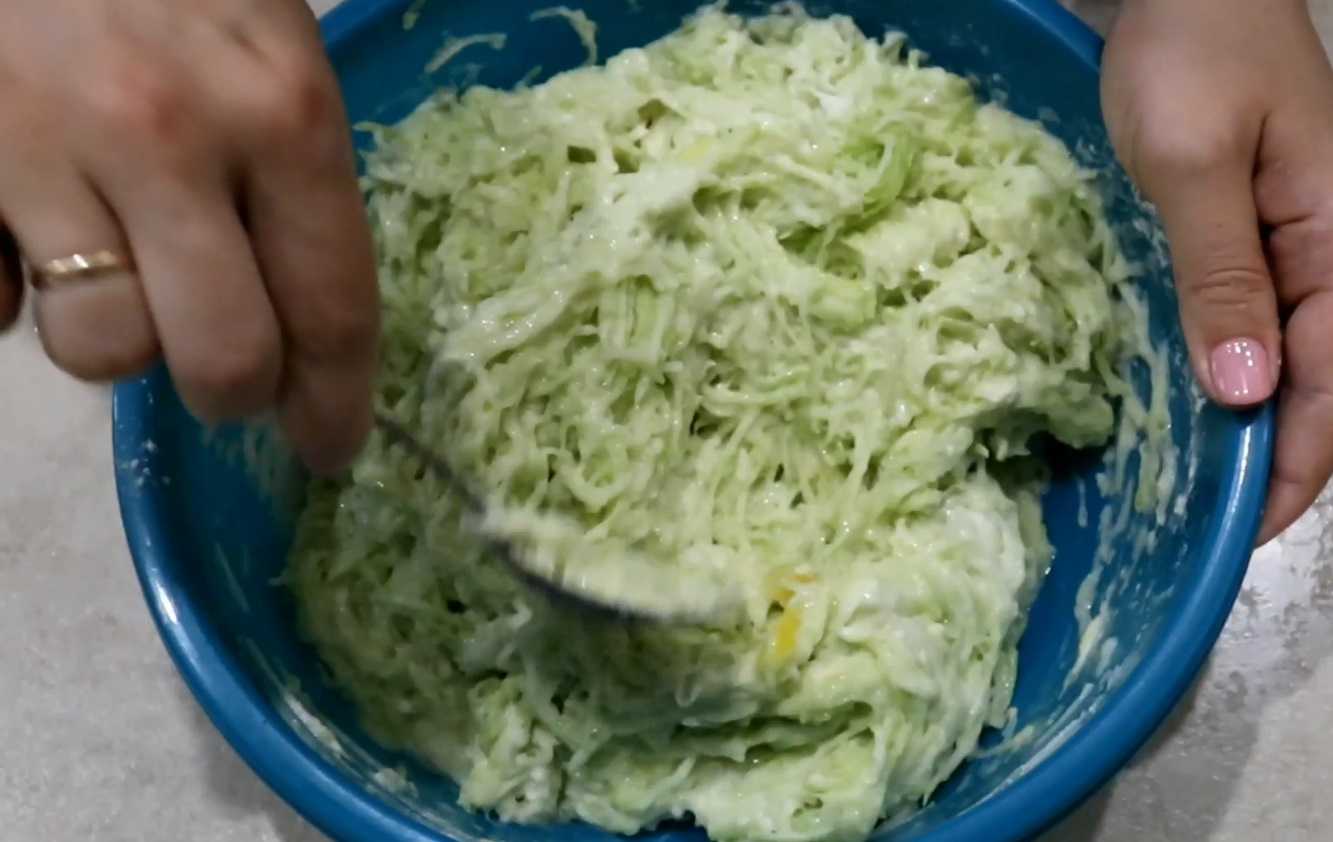 Рецепт чебуреков с кабачками и фаршем: наслаждайтесь вкусом и полезностью!