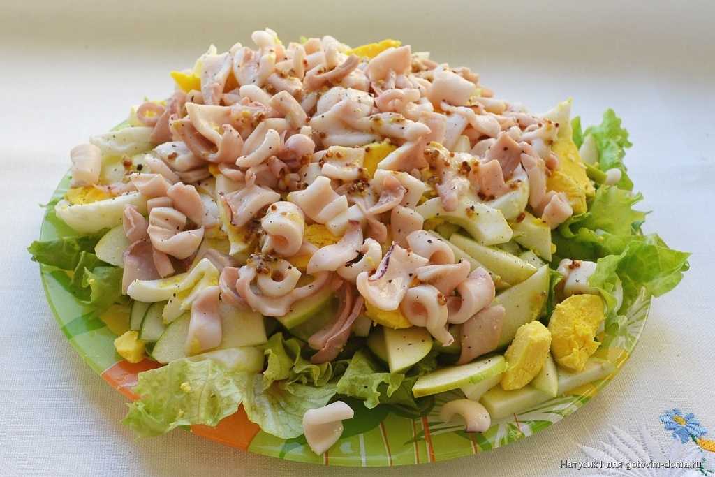 Салат с кальмарами - самые вкусные и простые рецепты