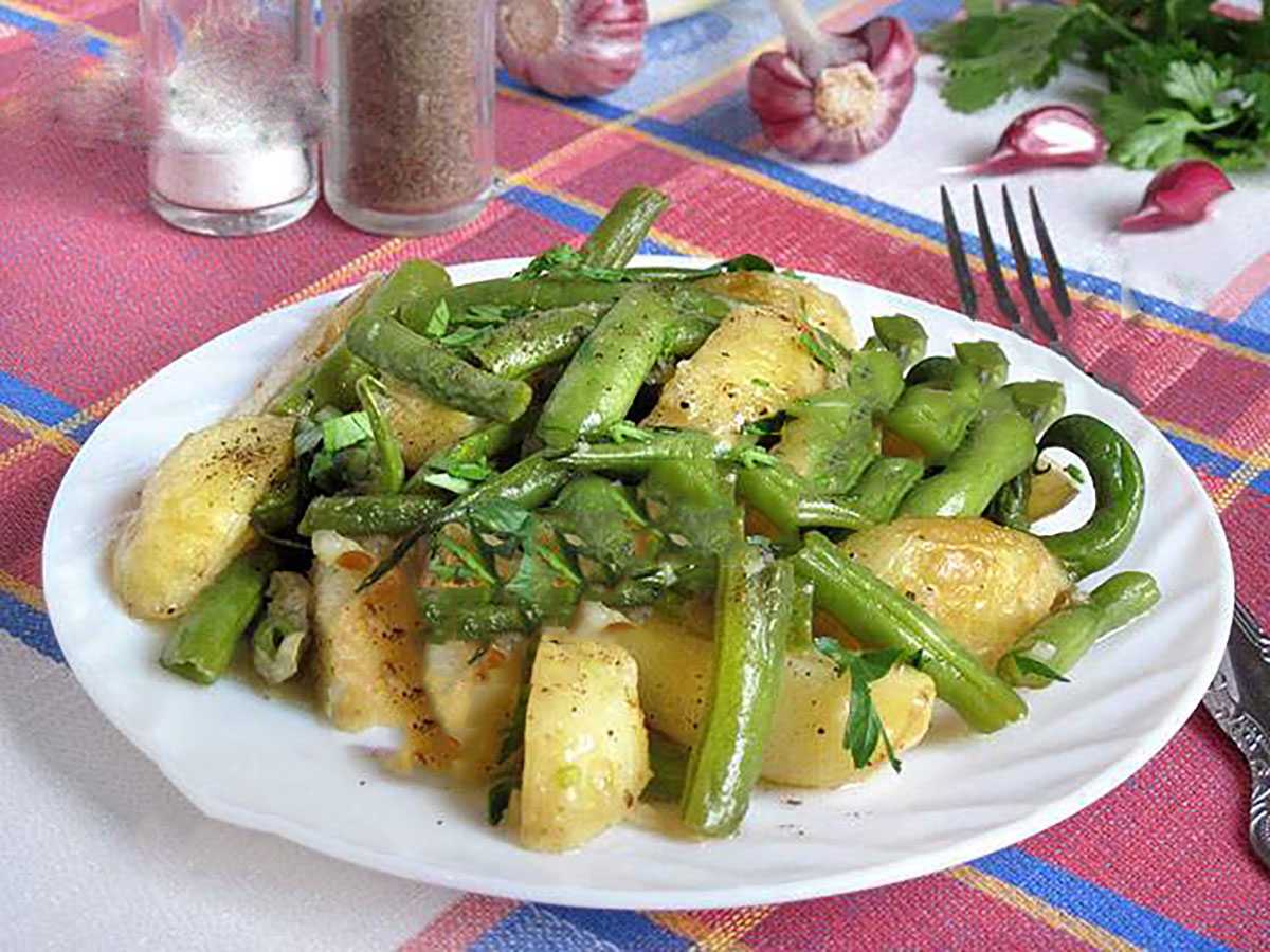 Рецепт тушеной картошки с стручковой фасолью