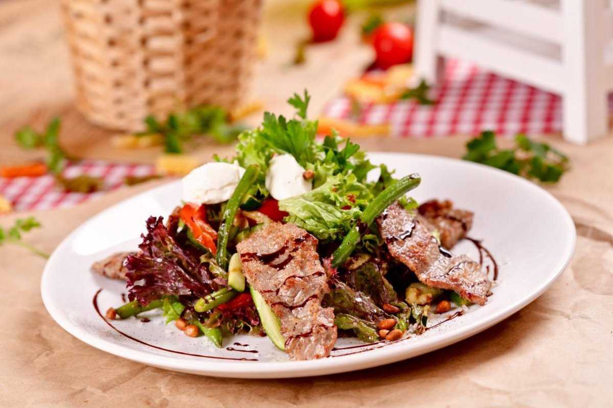 Очень вкусный салат оливье с мясом по классическим рецептам