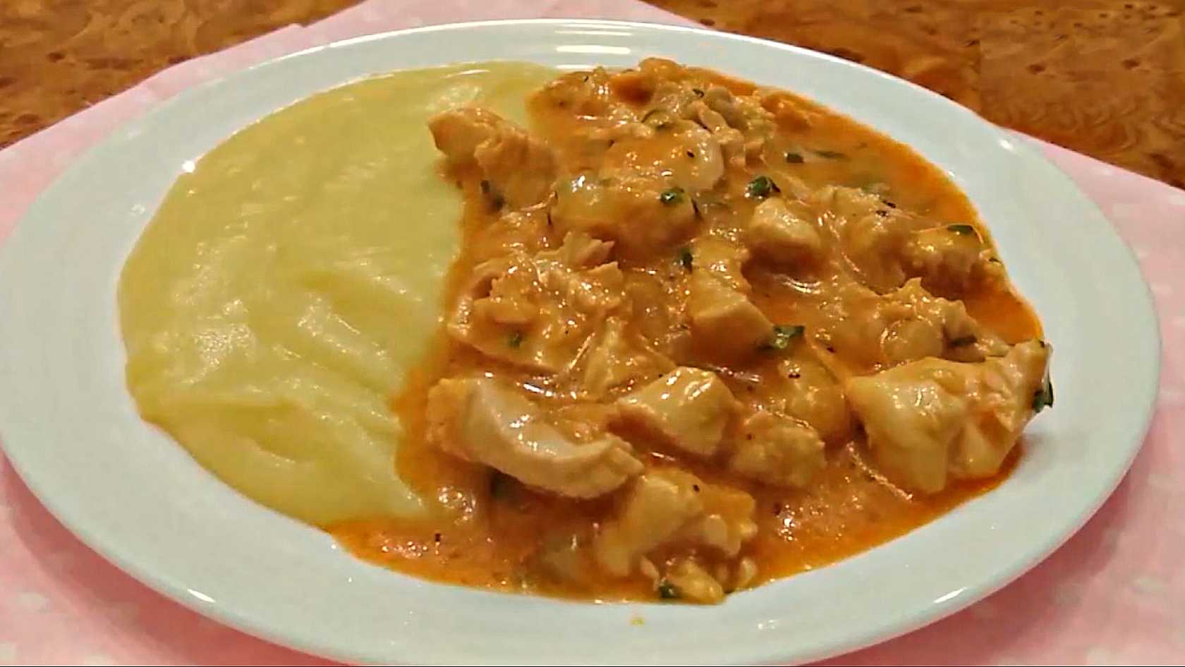 Бефстроганов из куриной грудки – 7 вкусных рецептов