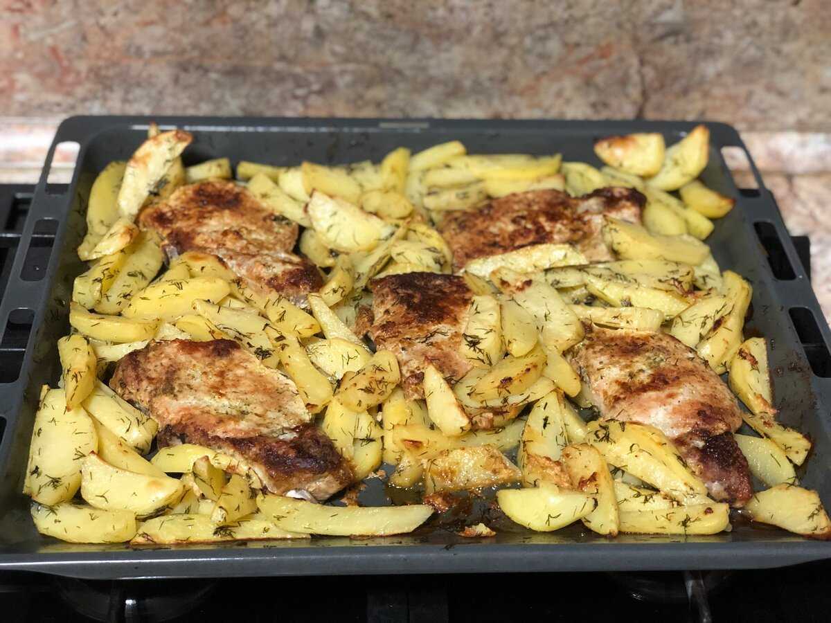 Лучшие рецепты мяса по-французски, запеченного в духовке — свинина под сыром получается удивительно сочной