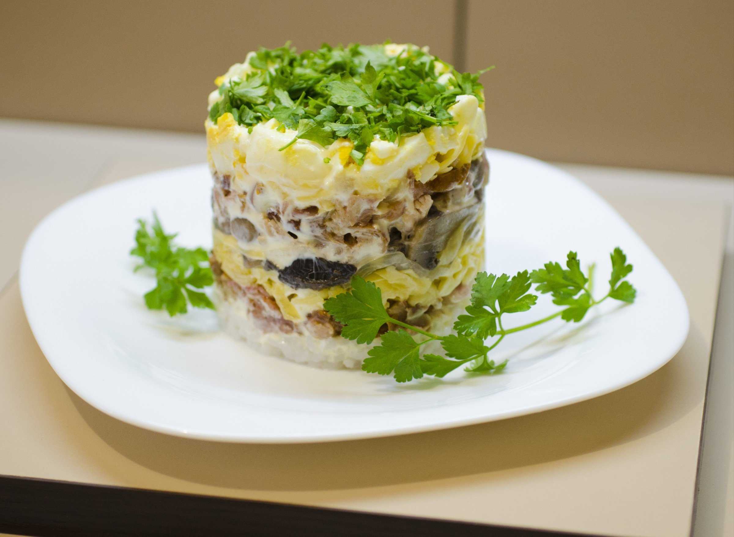 Салат нежность с курицей: 7 классических рецептов