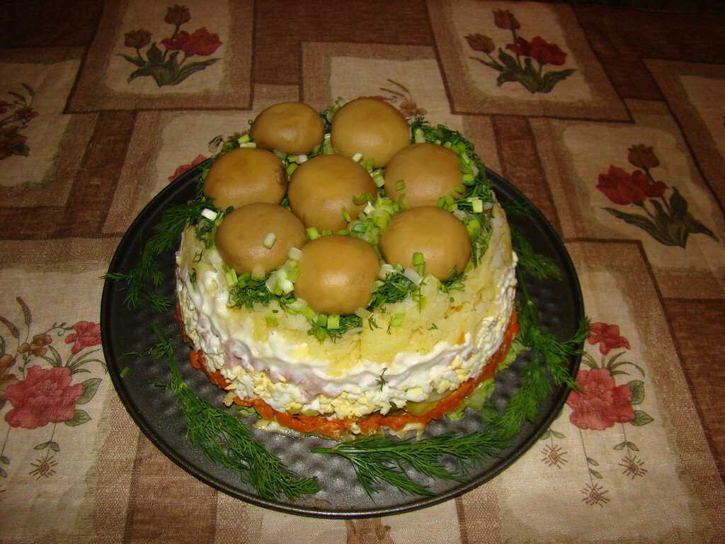 Салат лесная поляна - 9 рецептов простого и очень вкусного слоеного салата с курицей и грибами