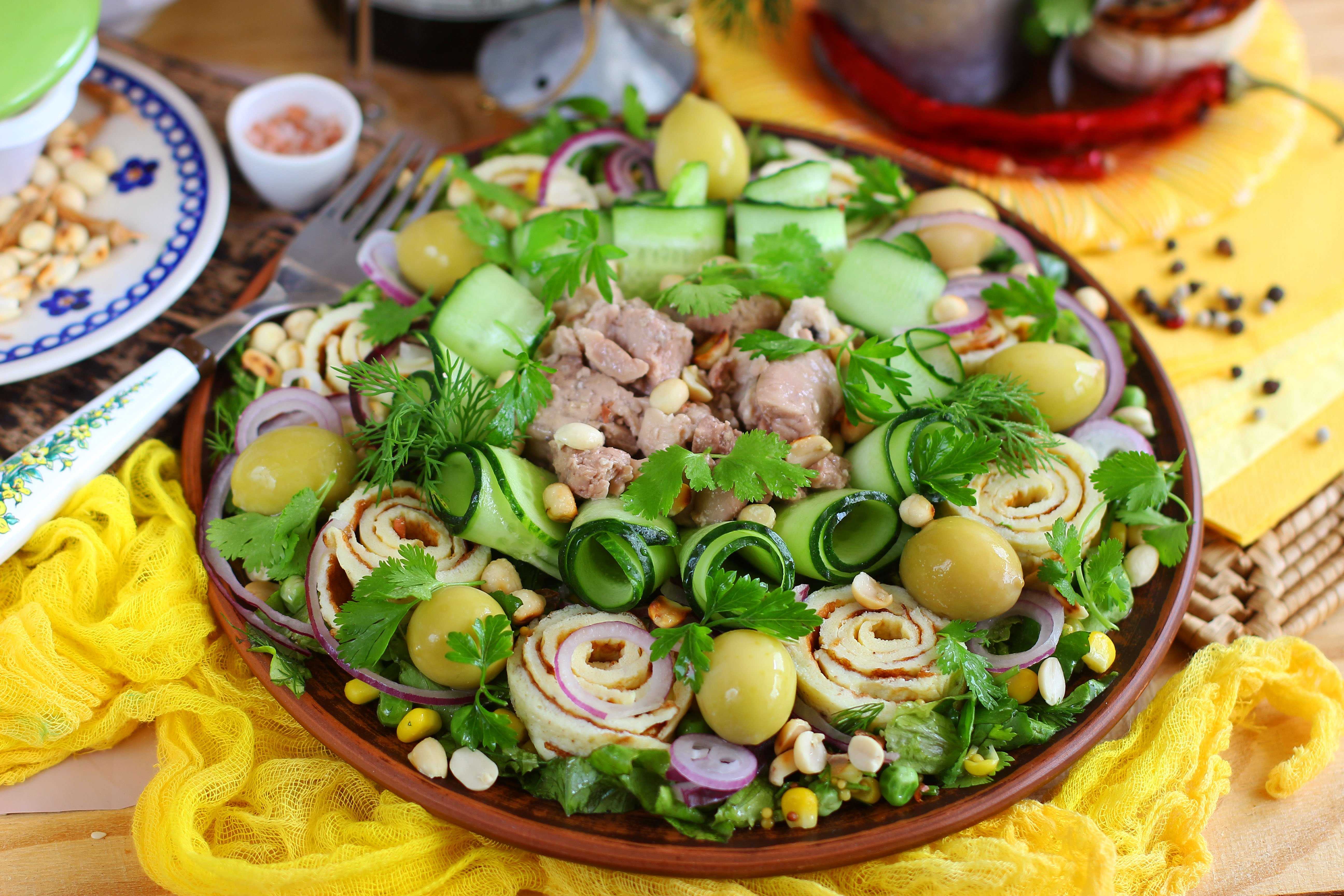 Салат из печени трески: 8 очень вкусных классических рецептов