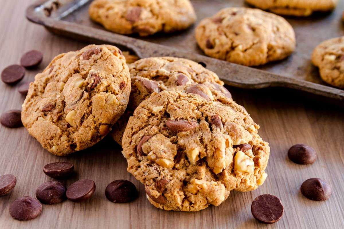 Печень орехи можно. Американское печенье кукис. Кукис печенье шоколадное. Песочное печенье кукис. Американское печенье с шоколадом кукис.