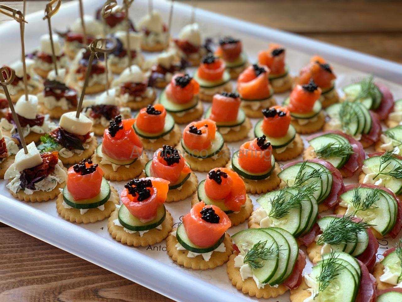 Канапе на шпажках на праздничный стол: 11 простых и вкусных рецептов