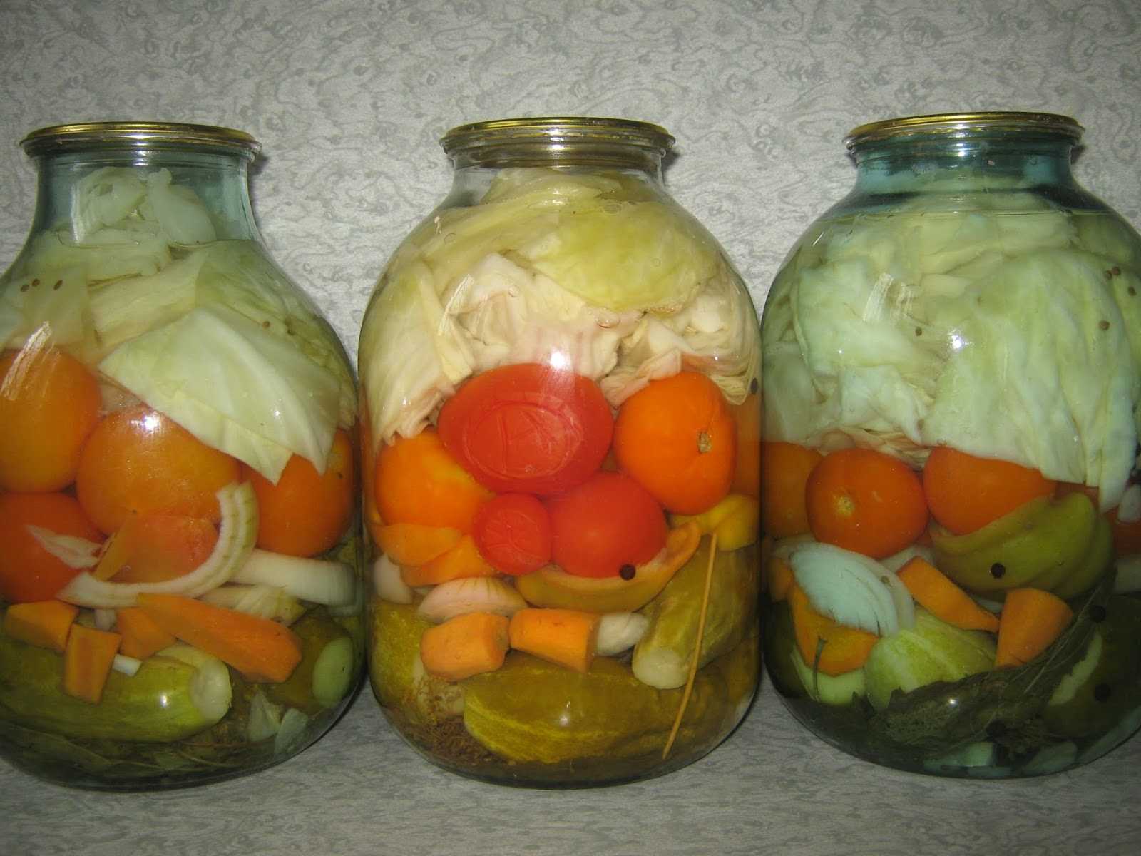 Лучшие салаты на зиму — 9 самых вкусных рецептов из овощей