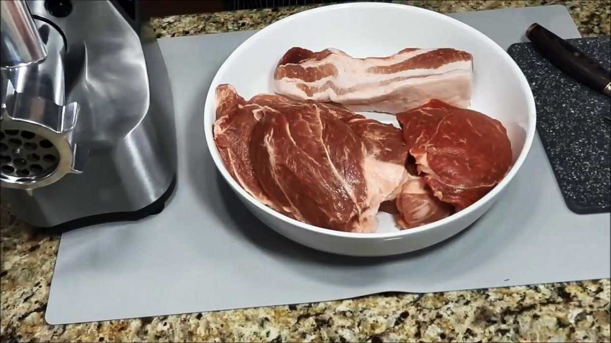 Домашняя колбаса вареная, ливерная, кровяная, сырокопченая и краковская