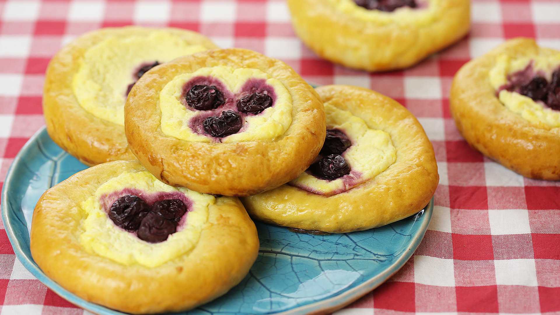 Рецепты вкусных ватрушек с повидлом, джемом, вареньем