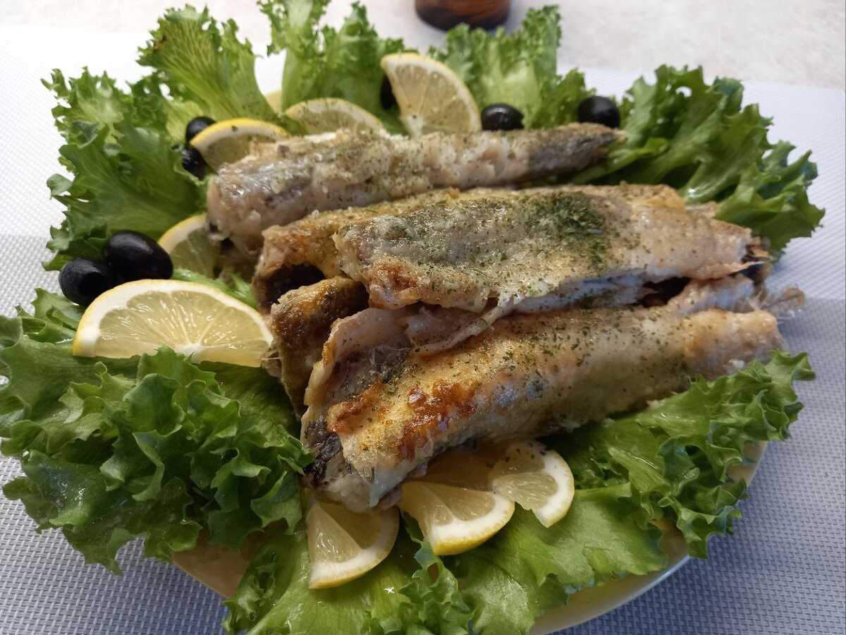Рыба тушеная (в сметане, с луком и морковью)
