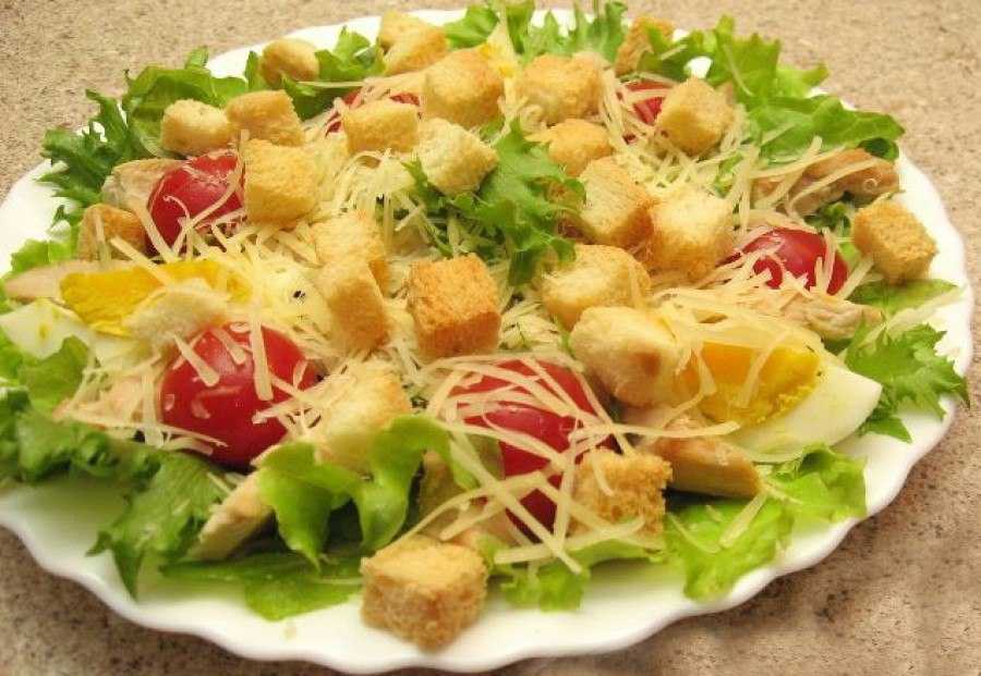 Фото Салата Цезарь С Курицей И Сухариками