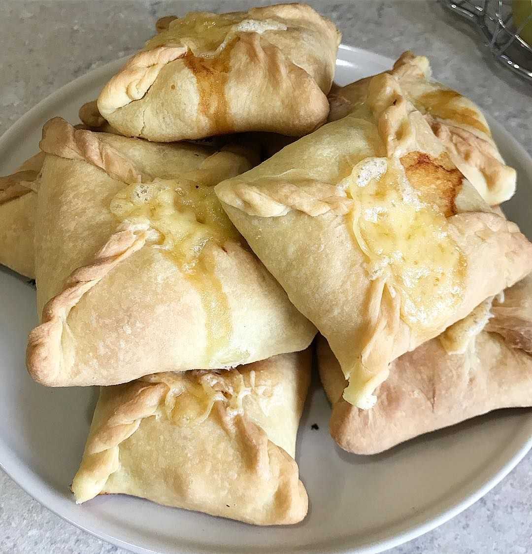 Мини курники из слоеного теста, простой рецепт с пошаговым фото